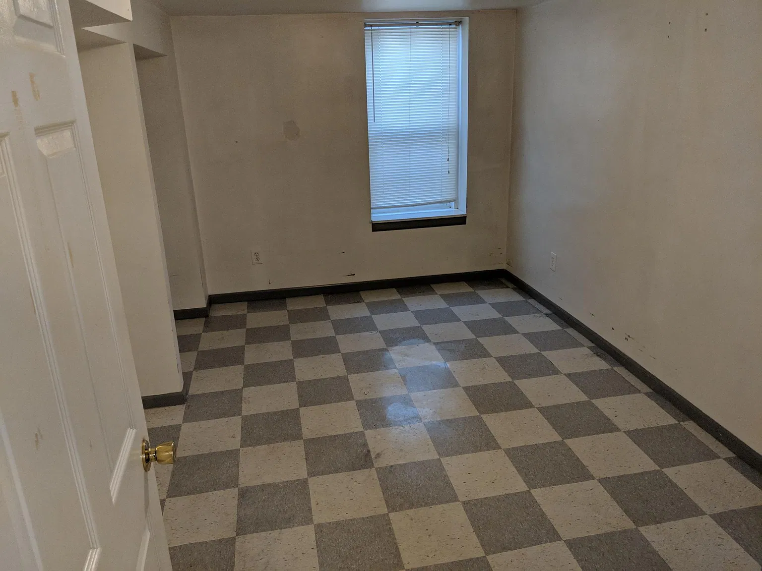 4 bed, $1,500 — Photo 4