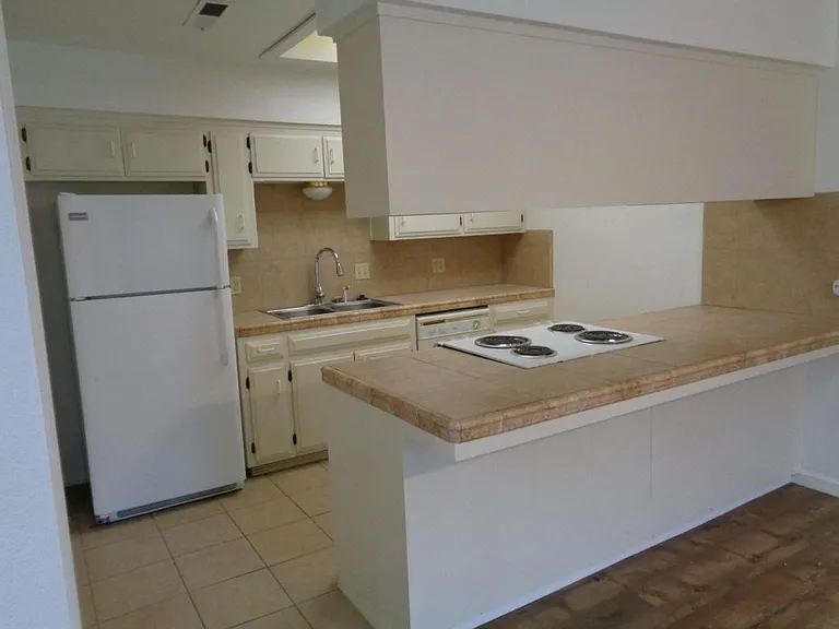 244 W Alexander Ave — Photo 8