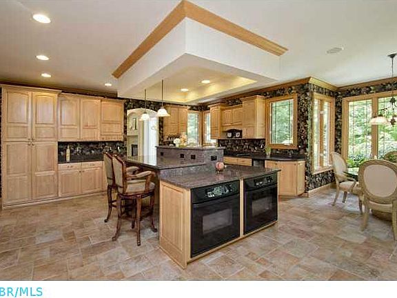 3rd image of 7970 Silver Lake Ct