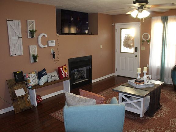 3rd image of 204 Arrowwood Dr