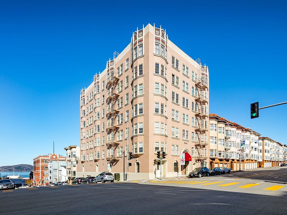 1st image of 990 Bay St APT 207