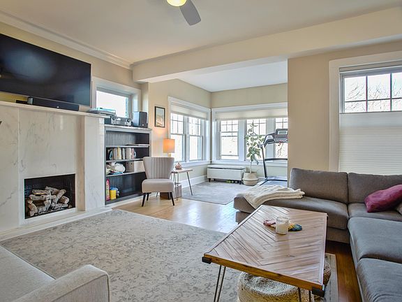 4th image of 5104 N Leavitt St #3