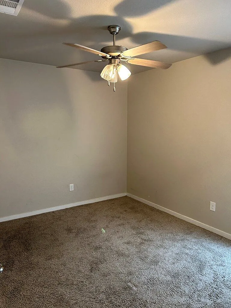 3 bed, 2.0 bath, 1453 sqft, $2,400 — Photo 4