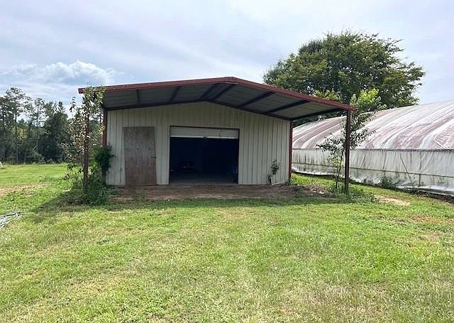 1st image of 1000 Honeysuckle Rd