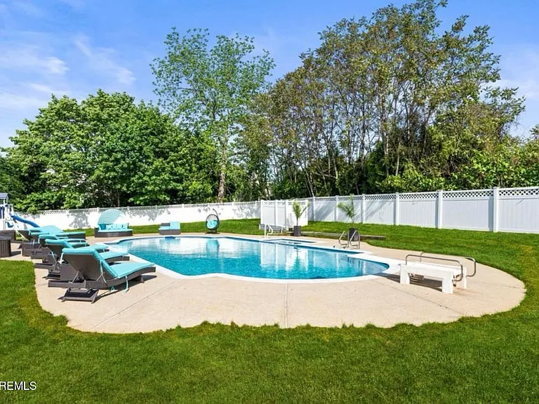 16 Bridle Dr — Photo 47