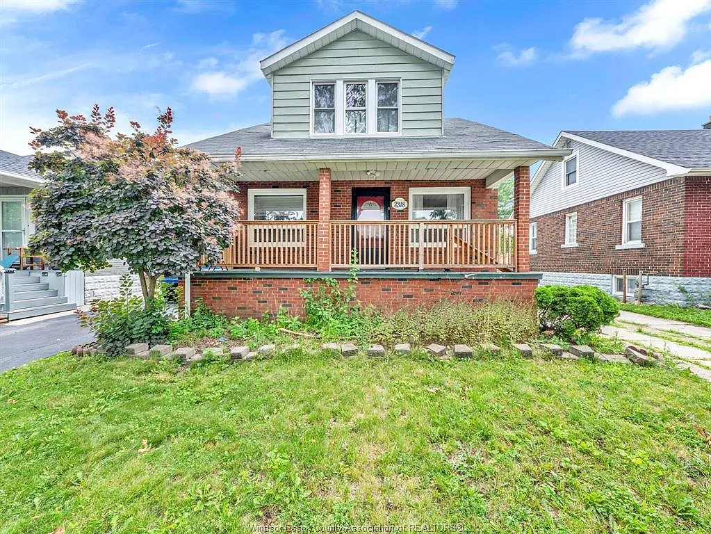 5 bed, $2,300 — Photo 1