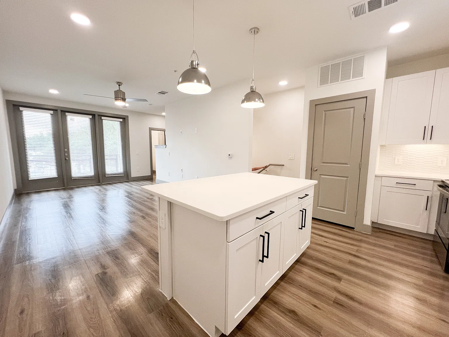 1 bed, 1.5 bath, 1076 sqft, $2,550 — Photo 4