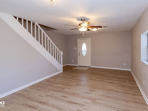 5th image of 340 Lexington Dr