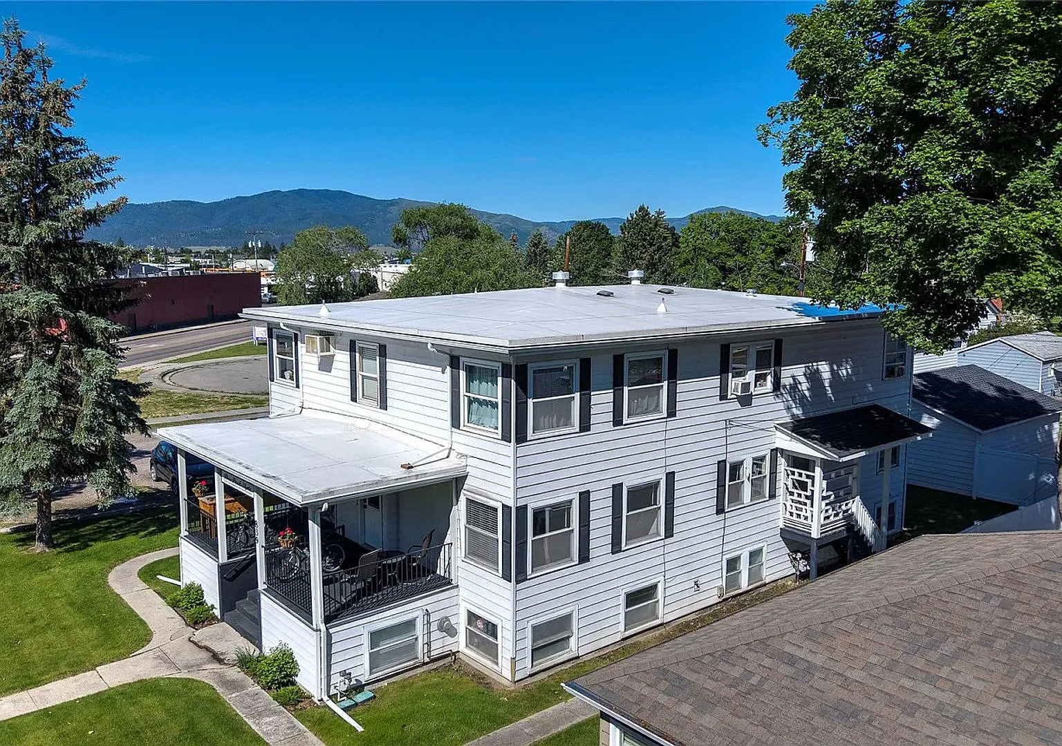 839 Brooks Street — Photo 3
