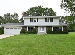 3090 Sauk Trl, Brookfield, WI 53005