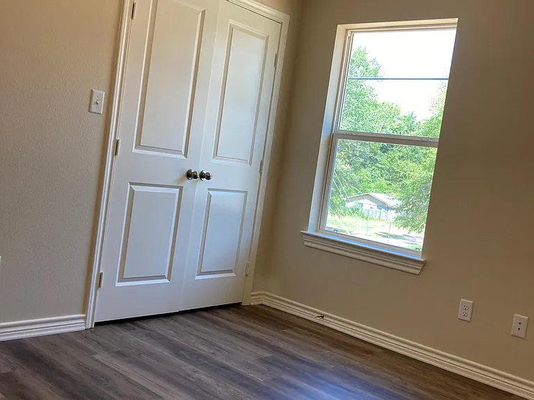 1004 S Porter Ave — Photo 8