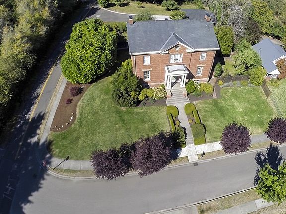 4th image of 1939 NE Park View Dr