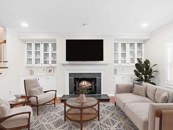 2nd image of 130 Glenbrooke Way