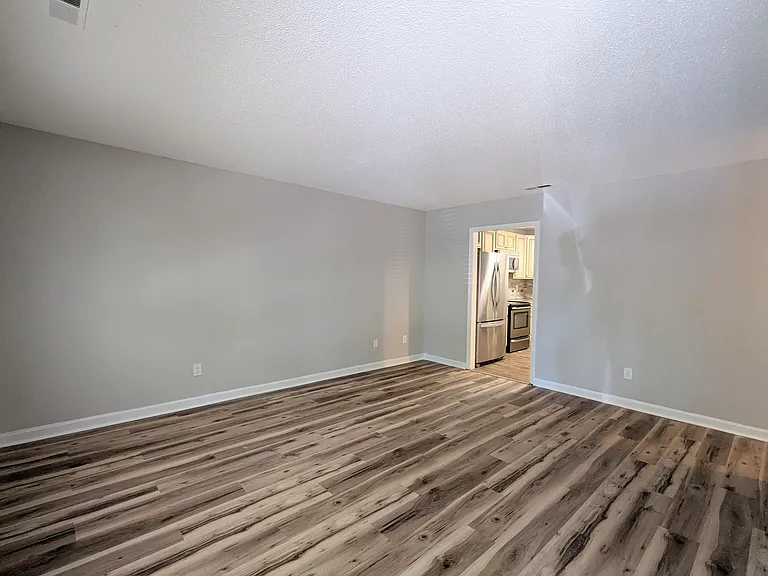 17 Brookwood Ave NE — Photo 3