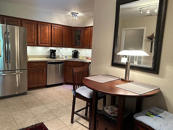 3rd image of 445 N Park Blvd APT 3C