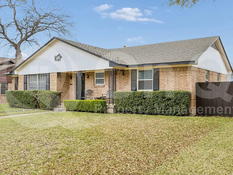 9007 Sweetwater Dr — Photo 2