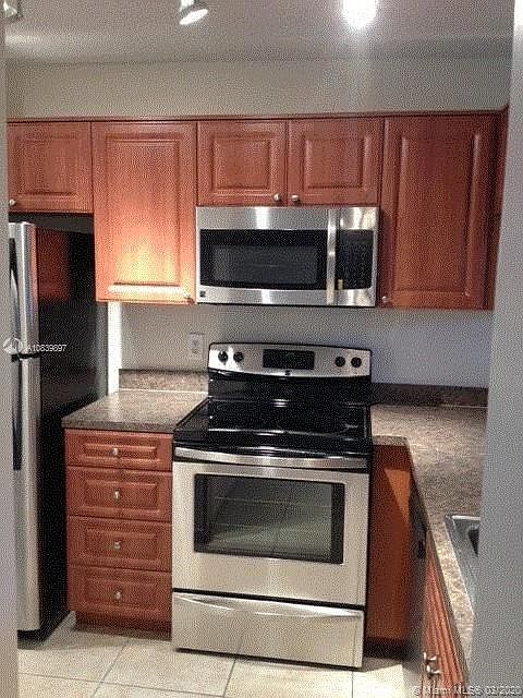 1st image of 18104 Glenmoor Dr #18104