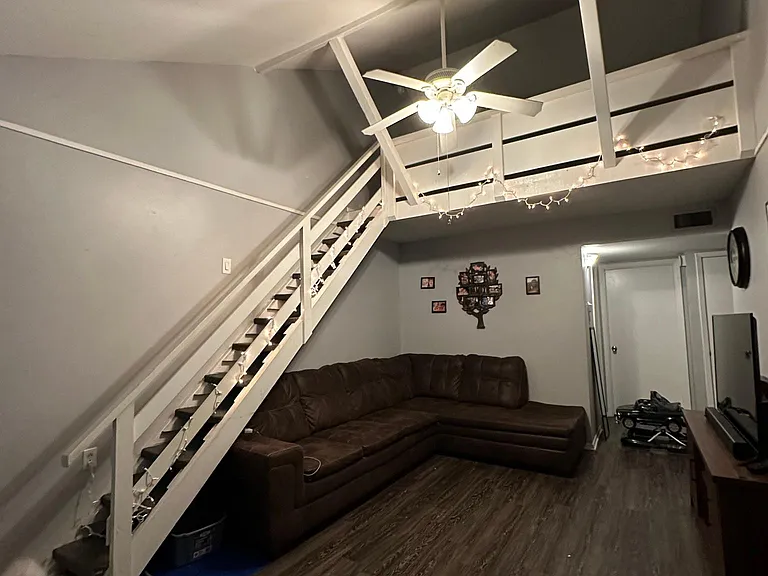 109 W Bingham Rd #A — Photo 2