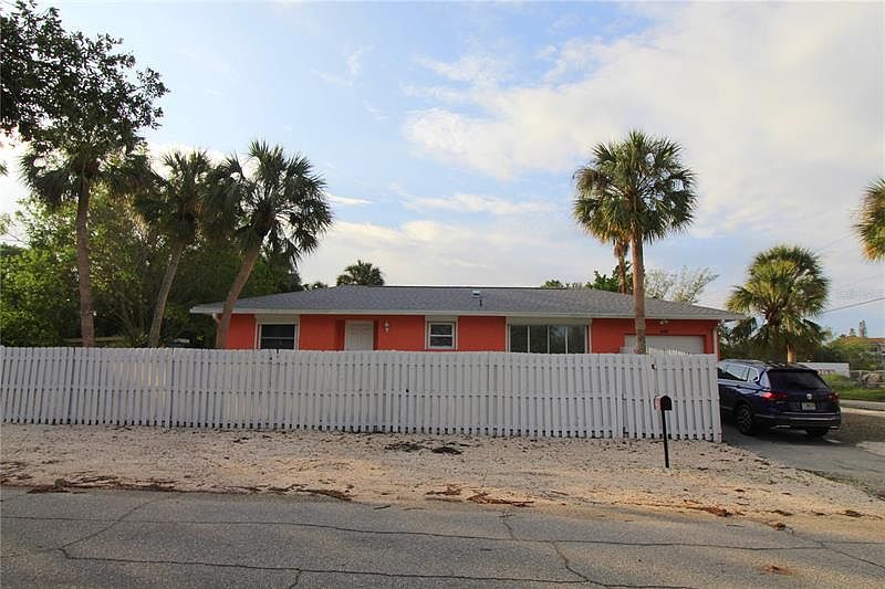 1st image of 606 Calle De Peru