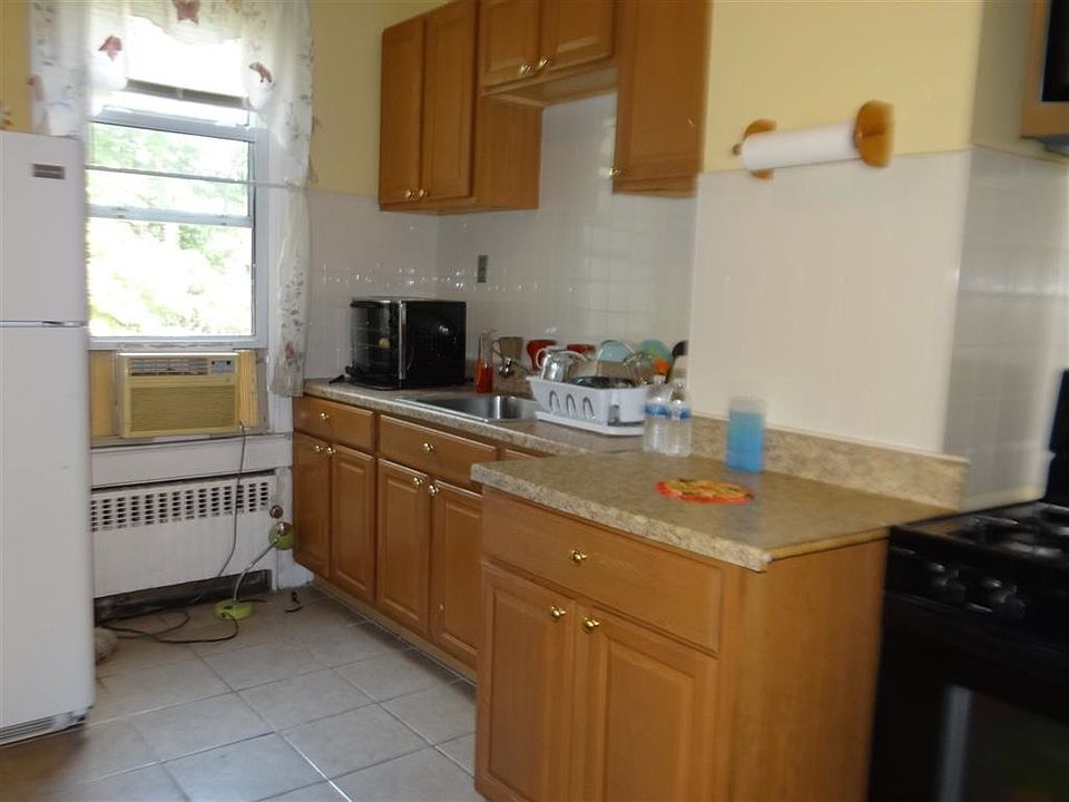 2nd image of 39 W 28th St