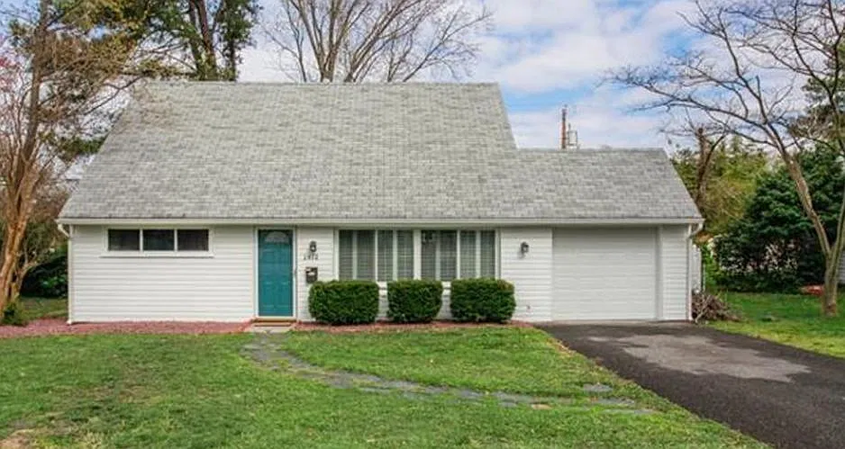2412 Beacon Ln — Photo 2