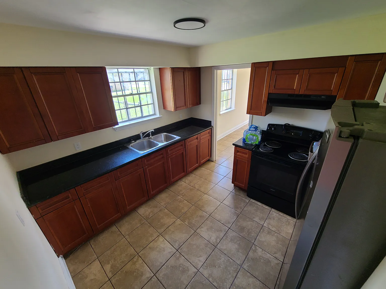 4 bed, 2.5 bath, 1800 sqft, $1,800 — Photo 4