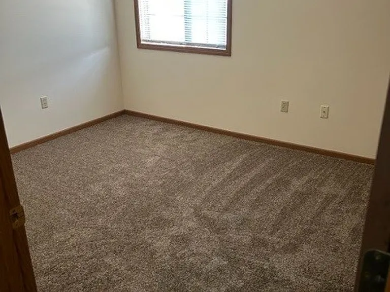 Lake Court Apartments — Photo 10
