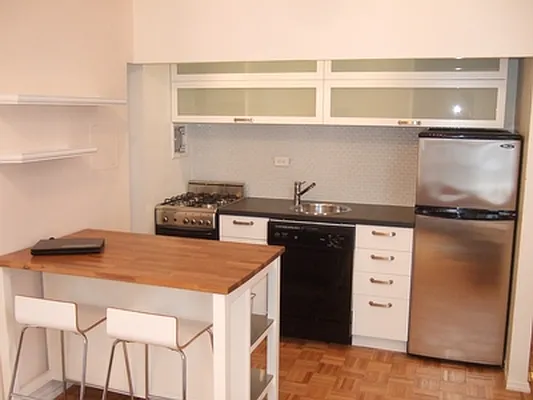 Rented by Akam Sales and Brokerage | media 6