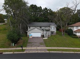 1012 Lakewood Dr S, Maplewood, MN 55119
