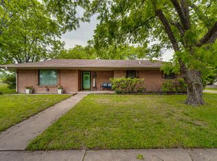 1412 Hillcrest St, Ennis, TX 75119