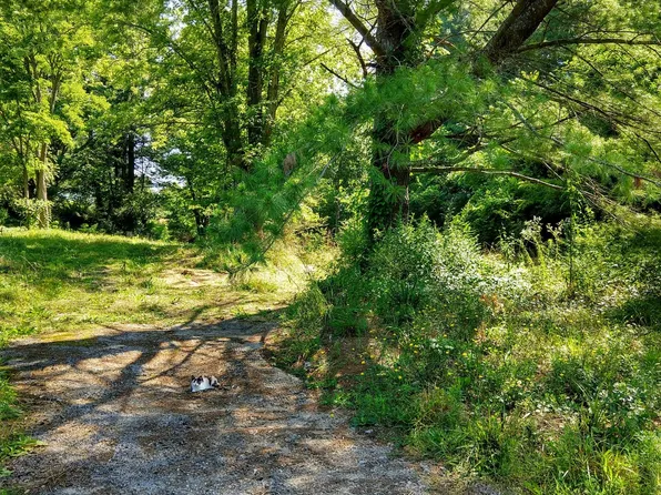 328 Midway Dr, Bristol, TN 37620