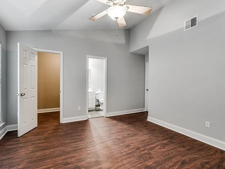 5107 Leralynn St #301 — Photo 15