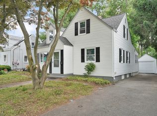 32 Harding St, Hamden, CT 06518