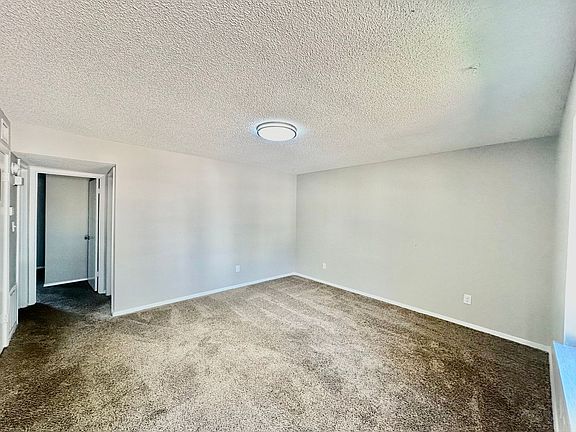 4th image of 32 Stoneybrook Ln #11