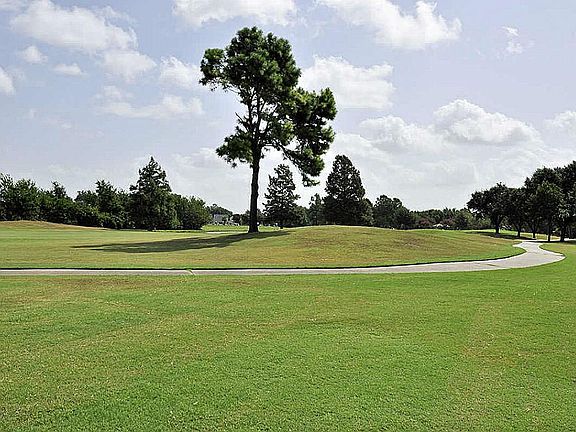 Gorgeous golf course lot