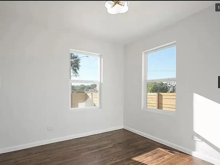 1095 Irving St — Photo 11