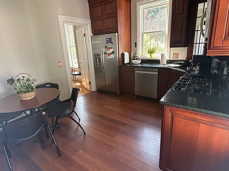 44 Oxford Rd — Photo 2