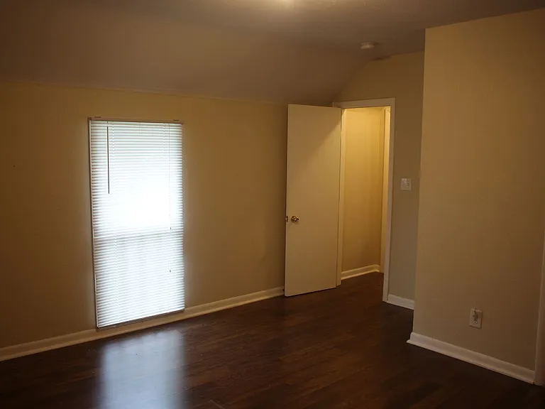 408 E Park St — Photo 5