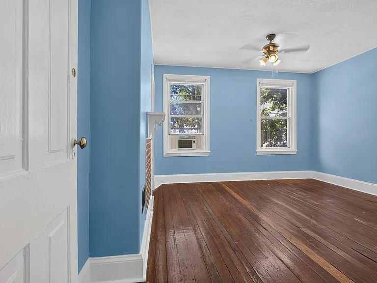 4051 Ludlow St — Photo 11