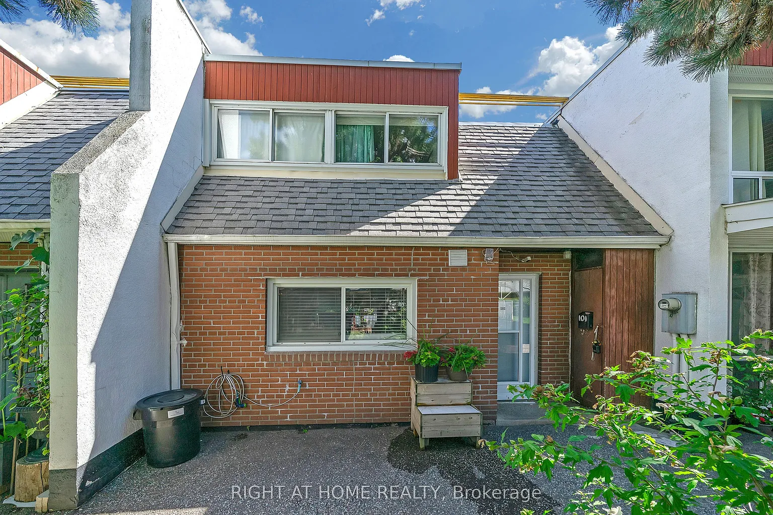 2901 Jane St #101 photo 1