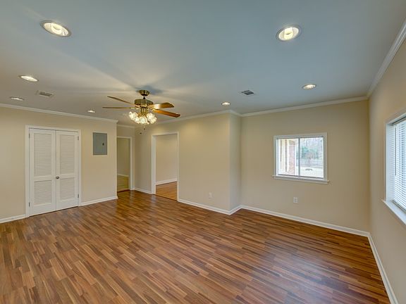 3rd image of 106 Evelyn St