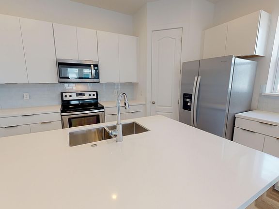 Weslyn Park - Brigham Interior Image 4