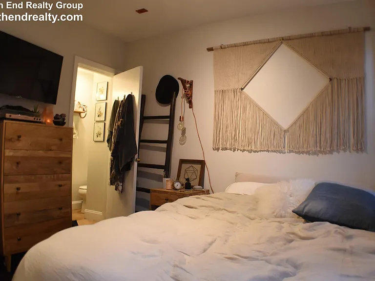 158 Salem St #4 — Photo 9