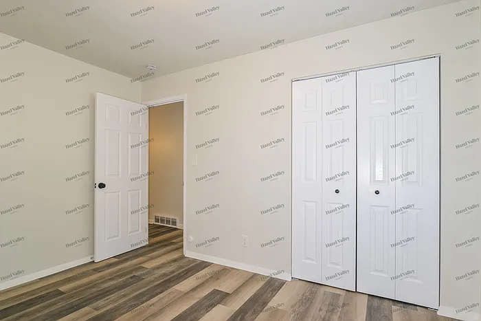 1149 Scott Ave — Photo 8