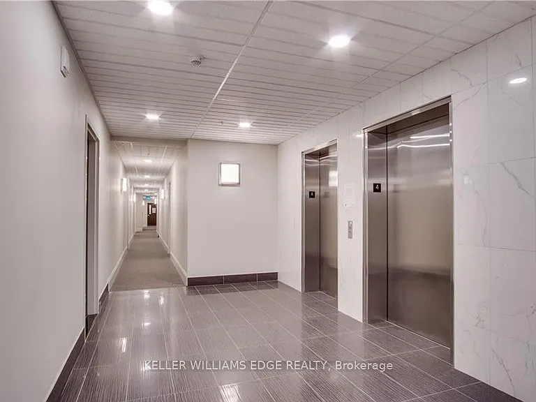 112 King St E #405 — Photo 7