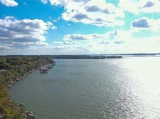 592 Shady Oaks Dr, Runaway Bay, TX 76426