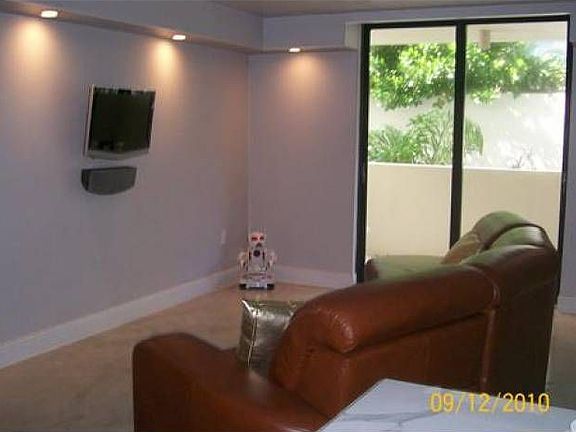 3rd image of 1621 Collins Ave APT 309