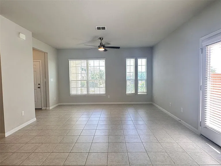 137 Rustic Glen Dr — Photo 9