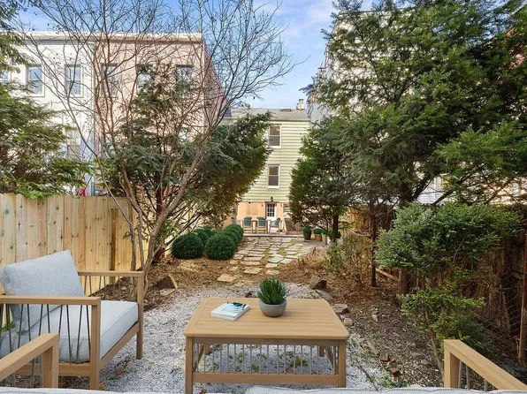 137 Bedford Ave, Brooklyn, NY 11211