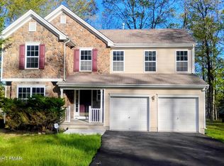 2113 Dorset Ct, Bushkill, PA 18324